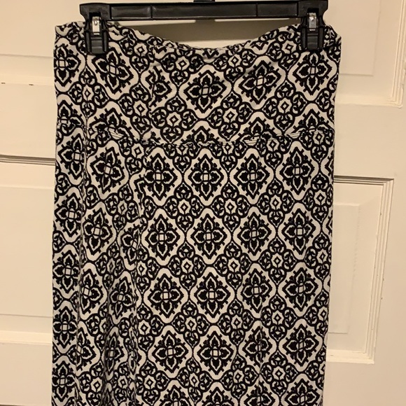 Max Studio Size Medium - Picture 3 of 7